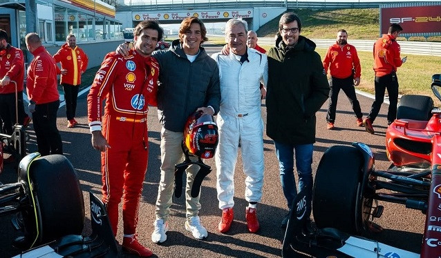 Carlos Sainz padre, se pone al volante de un Ferrari F1-75...